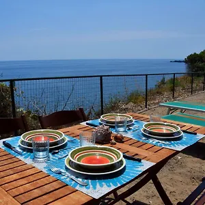 riviera-degli-eucalipti-cottage-in-riva-al-mare.sicilyhotelsitaly.net/